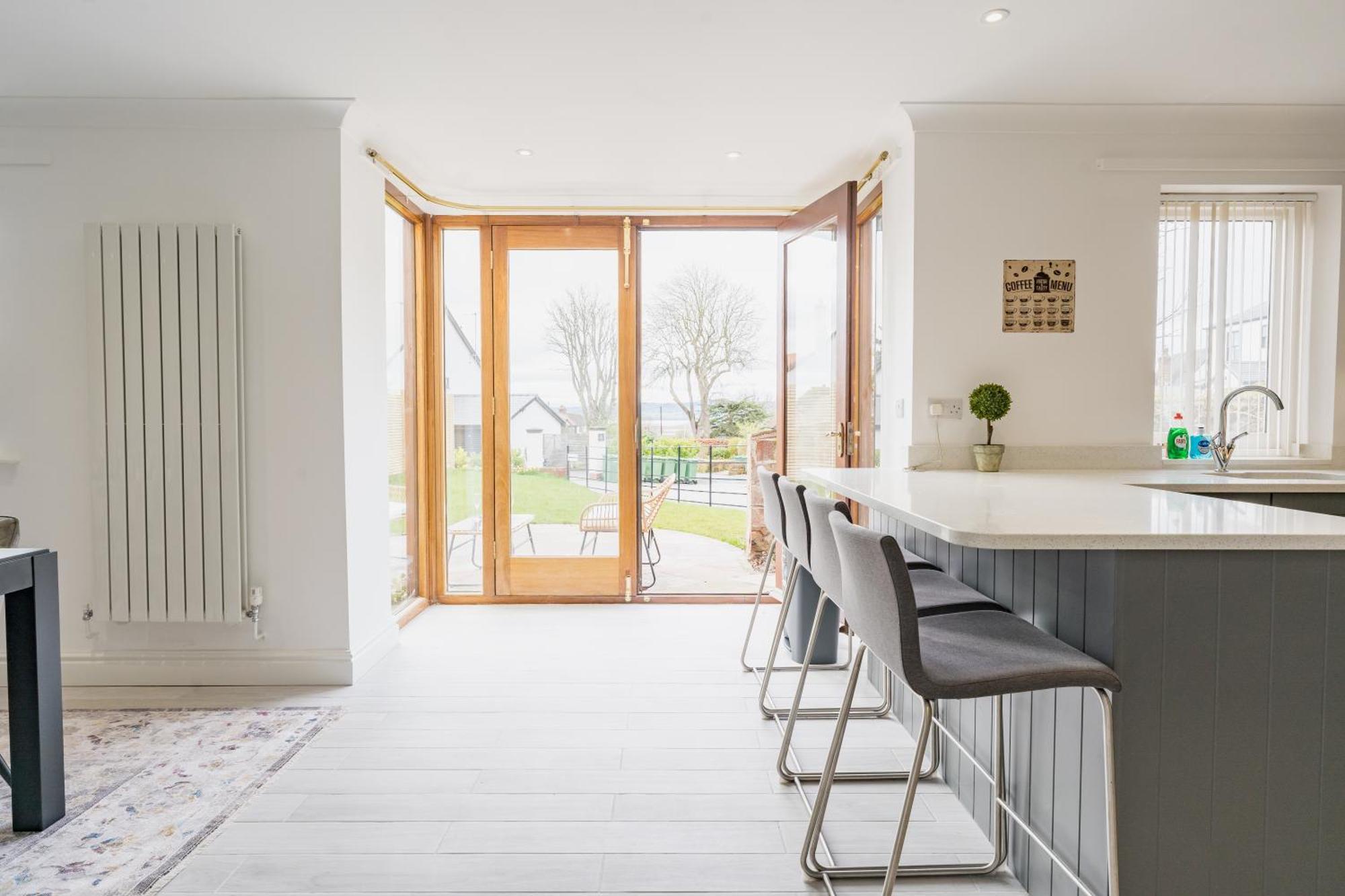 Beautifully Done 5 Bed Barn Conversion In Heswall - Sleeps Up To 10 Екстер'єр фото